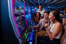 i 13 Real Dealers, Real Tables, Aapka Account